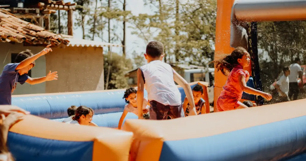 how much does it cost to run a bounce house