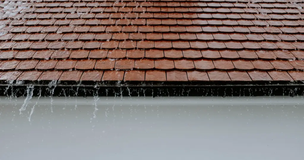 Can roofing paper get wet